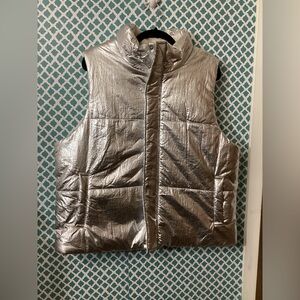 A new day women’s puffer vest NWT